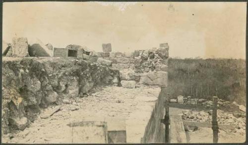 Caracol, parapet of upper terrace