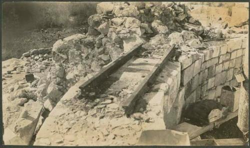 Caracol, steel rails placed above stone lintels of doorway