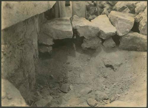 Caracol, excavation of circular substructure with horizontal shaft