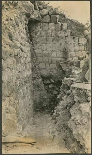 Caracol, lower stairway, detail of construction