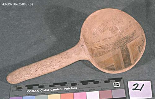 Ladle, sikyatki polychrome. linear design. 4.6 x 26.3 cm.