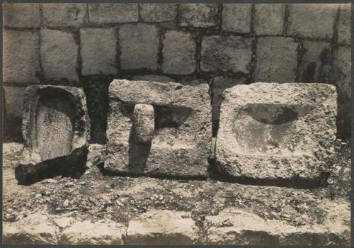 Temple of the Wall Panels, metates