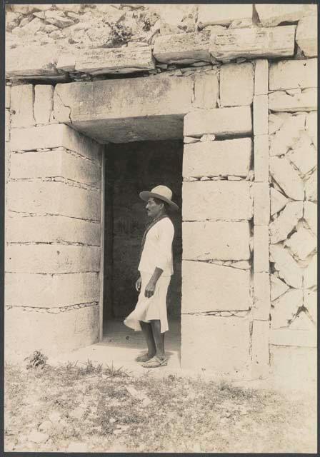 Bernaldino Tun of Piste, portrait in doorway