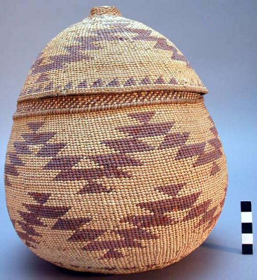 Trinket basket with cover