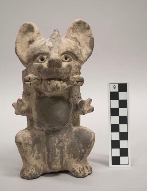 Pottery zoomorphic base (bat), sitting position