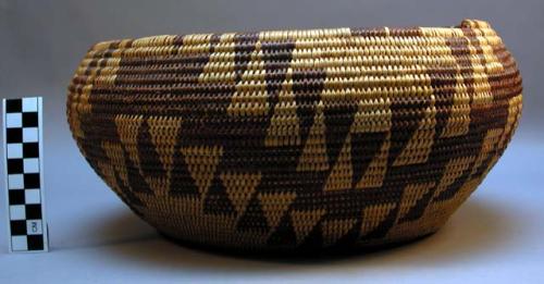 Basket, track of animals design