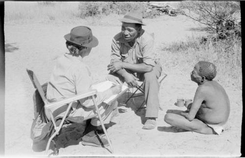 Dabe talking to Lorna Marshall with Wilhelm Camm interpreting