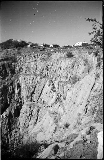 Buildings at top of cliff at Abenab Mine