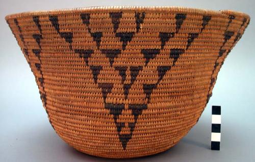 Basket - geometric design in dark brown