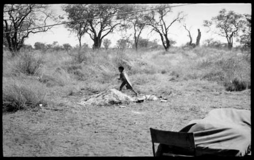 Ju/'hoan child walking, distant view