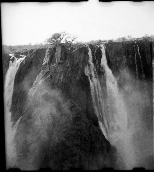 Two sets of jets of Ruacana Falls, with baobab tree between them