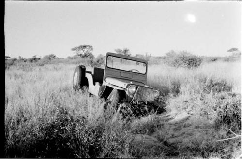 Expedition Jeep stuck in an aardvark hole