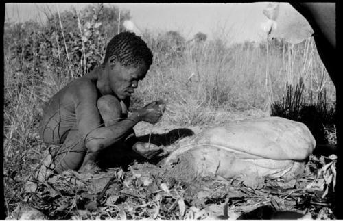 Oukwane squeezing liquid into his hand