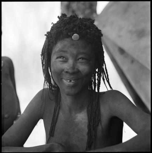 Daon (_Tao), or !Aikwe, wife of Tango or Chitango, close-up