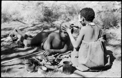 "Visiting girl" shaving "Lame /Gao's" head