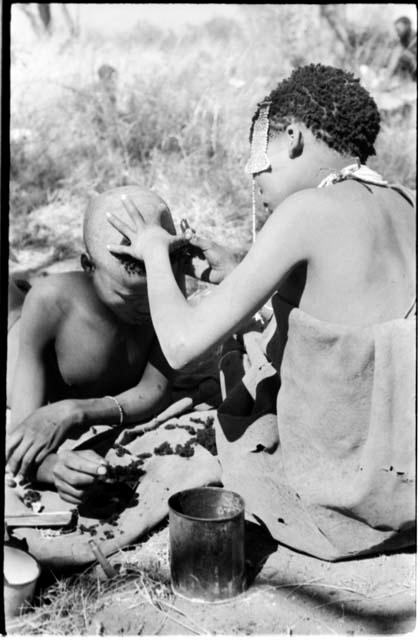 "Visiting girl" shaving "Lame /Gao's" head