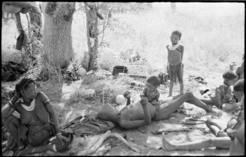 Di!ai sitting, and her two boys playing with "≠Gao Lame"