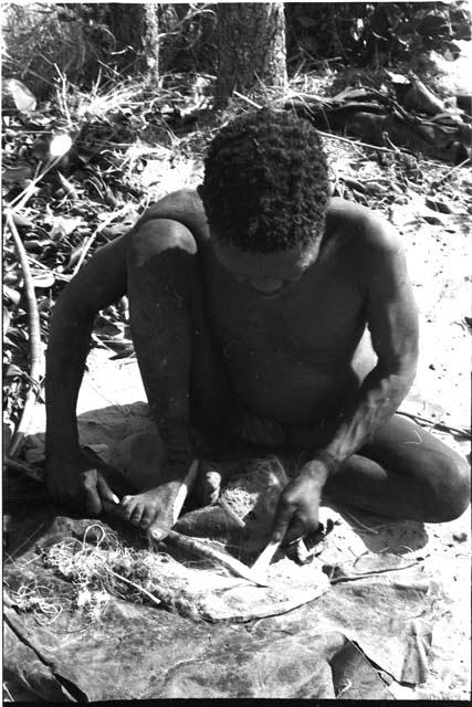 Oukwane scraping sansevieria fibers to make a cord