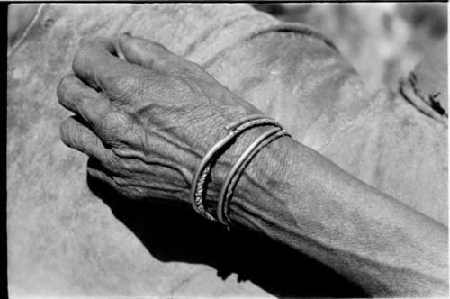 /Twikwe's and with bracelets, close-up