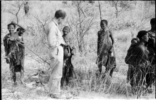 Di!ai (wife of Gao), "Old /Gasa," and "Old Xama" standing next to William Donnellan