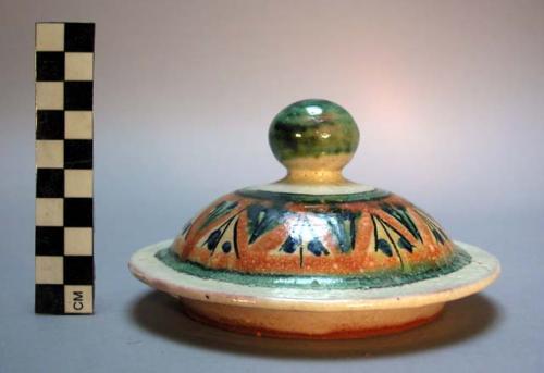 Lid to majolica jar