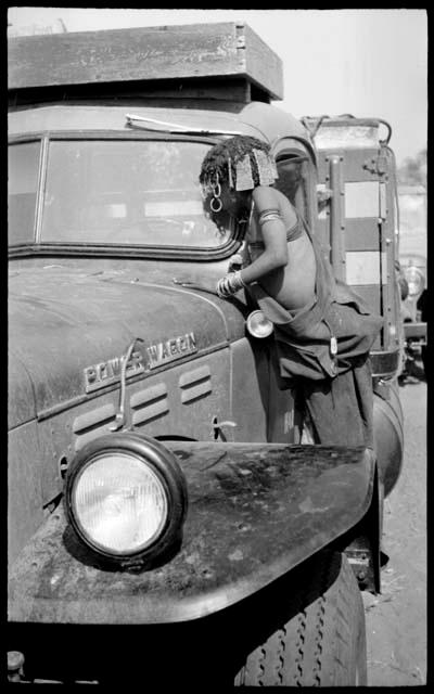 N!ai looking through the windshield of an expedition truck