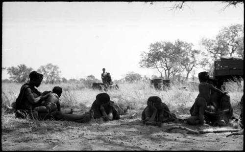 Khuan//a and her son ≠Toma, an unidentified woman lying down, "Old /Gasa" lying down, and an unidentified woman and girl