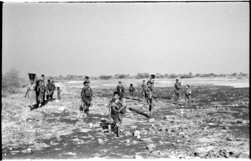 Women and children returning from Nama Pan