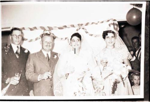 Theunis Berger and Marguerita Ammann at their wedding, accompanied by a bridesmaid and a groomsman