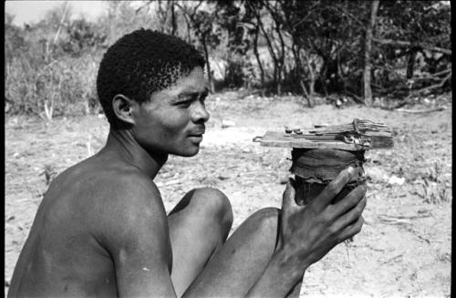 //Cshay holding a setingkane on a resonator