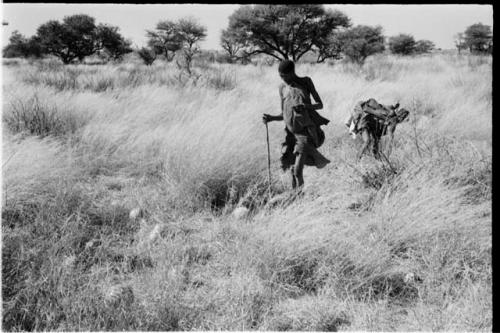 /Twikwe and DaSi!Na gathering tsama melons in a field