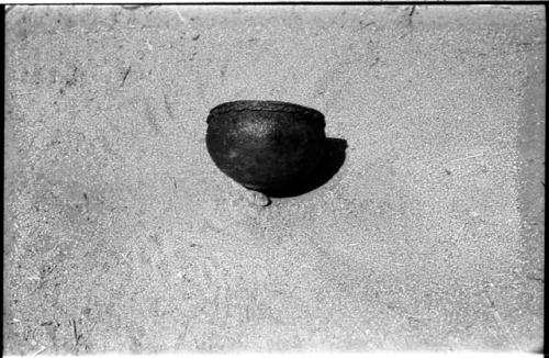 Round-bottomed clay bowl with thong around its rim