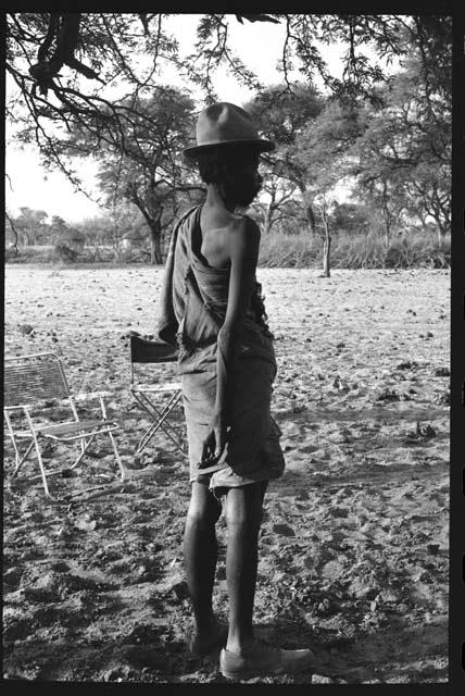 Portrait of a man standing wearing a hat, seen from behind