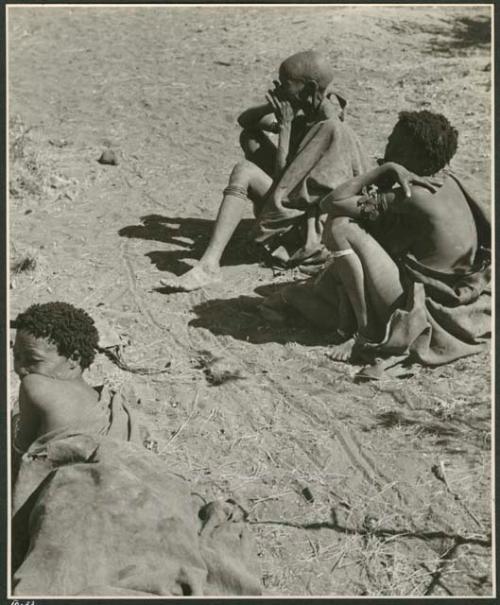 "Old /Gasa," an unidentified woman and child, and /Naoka ("Gao Medicine's" first wife) lying down (print is a cropped image)