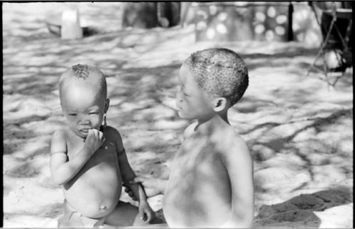 /Gaiamakwe and N!whakwe standing together