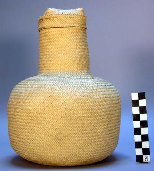 Bottle-shaped basket with cover