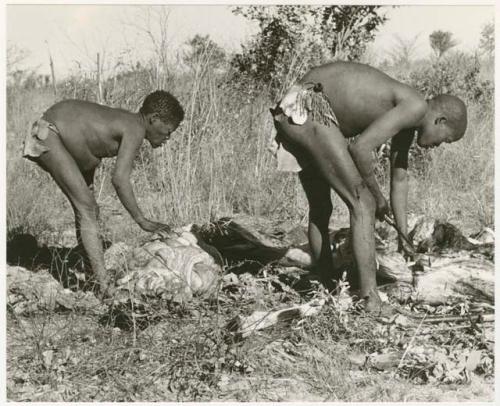 Oukwane and !Gai cutting up a gemsbok (print is a cropped image)