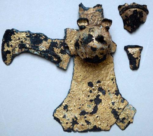 Fragmentary gold-plated copper ornament in form of bat with bell rattle