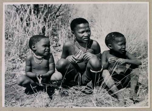 /Qui, !Ungka and Di//khao sitting (children of //Ao, ≠Toma's father's sister's son)
