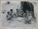 Group of children seated in front of a skerm
