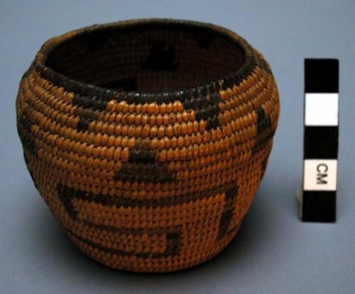 Small basket, coiled. Geometric designs.