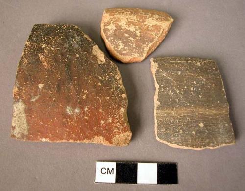 3 rim potsherds; 2 potsherds; 1 pottery base fragment