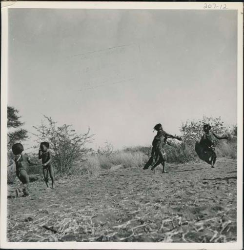 /Gaishay ("Gao Medicine's" son) and "Little ≠Gau" ("/Qui Navel's" son) playing or dancing (left), and young women playing tamah n!o’an (ball game)