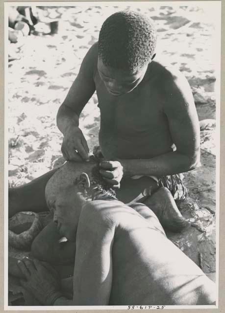 !Gai seated, cutting another man's hair




