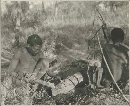 "Gao Medicine" cracking mangettis, with another man with bow beside him