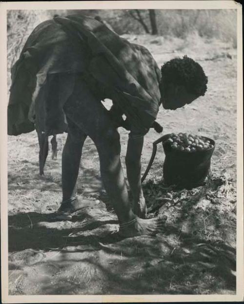 /Naoka ("Gao Medicine's" first wife) cooking mangetti nuts