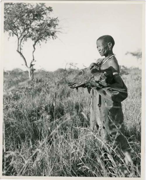 [No folder title]: "Old /Gasa" holding a wildebeest head (print is a cropped image)