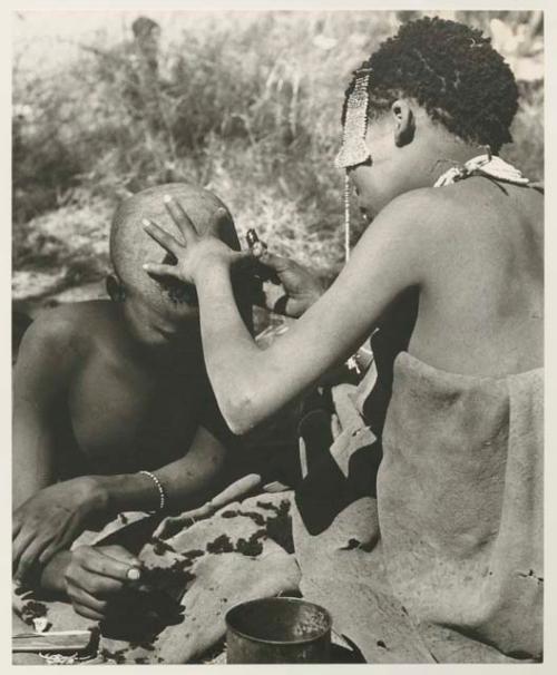 "Visiting girl" shaving "Lame /Gao's" head
