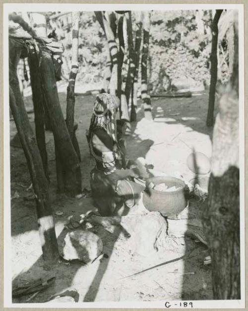 Rungiero preparing squash for cooking (print is a cropped image)