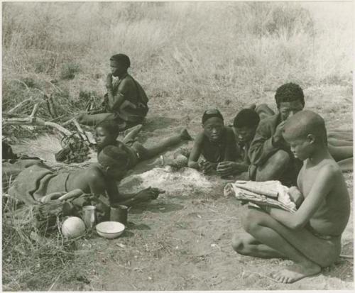 "/Qui Hunter" lying down on the left with ≠Toma and other unidentified people around him






































